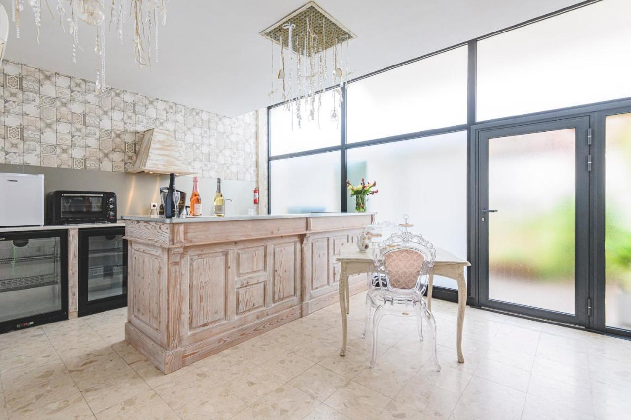La Dolce Vita A Epernay Luaran gambar