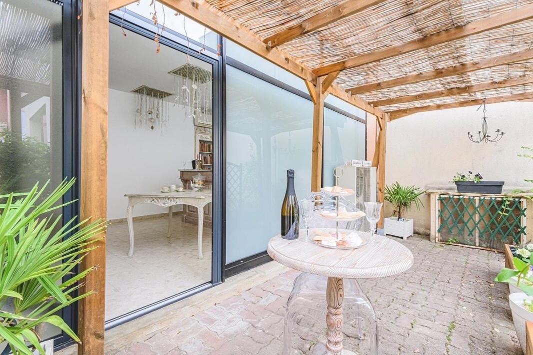 La Dolce Vita A Epernay Luaran gambar